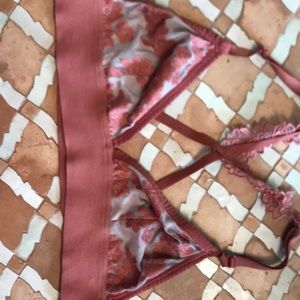 Victoria’s Secrets Prink lace floral bralette